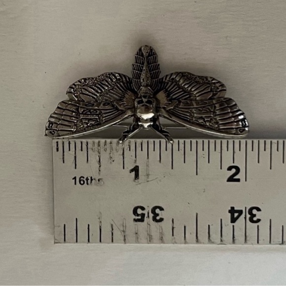 Death Head Moth Skull Brooch Pin
Antique Silver Finish Goth Punk Jewelry - Picture 6 of 9